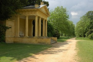 Western_Lake_Pavilion,_Stowe_-_geograph.org.uk_-_835336